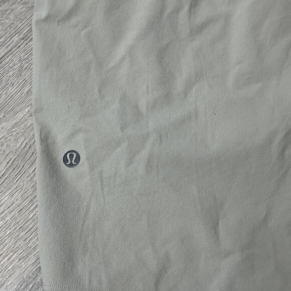 Lululemon License to Train Short 7” Linerless Size Large Vapor Light Gray - Picture 5 of 7